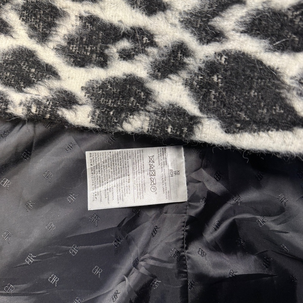 banana republic italian‑fabric leopard print asymmetrical zip coat – size xs - Picture 9 of 10
